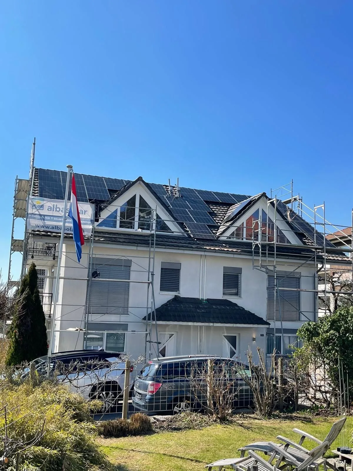 Solaranlage Solar-Hybridsystem mit Backup-Batterie & EV-Ladegerät, 15.98 kWp